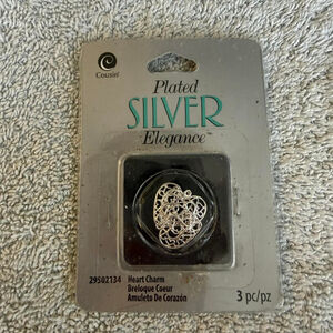 Women's Silver Plated Heart Charm Bracelet
Fashion jewelry